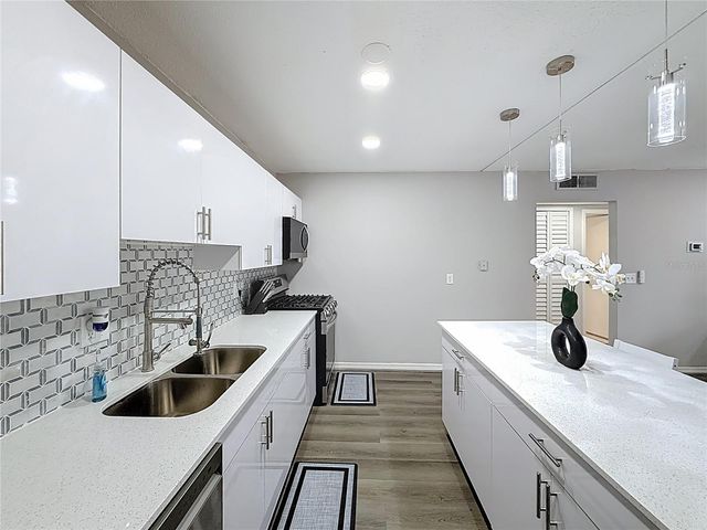 1700 SW 16TH COURT J21, Gainesville, FL 32608