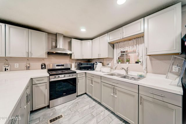 8705 E CORALBELL Avenue, Mesa, AZ 85208