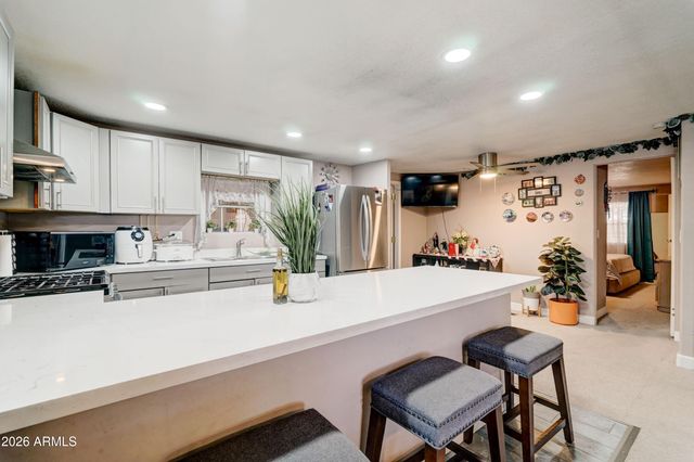 8705 E CORALBELL Avenue, Mesa, AZ 85208