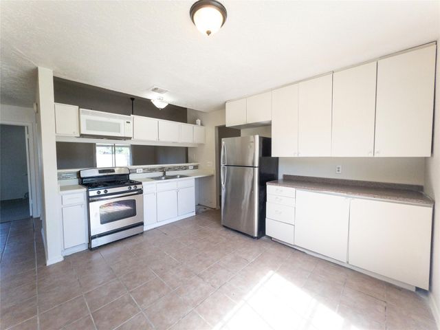 2907 Helmsley Drive, Pearland, TX 77584