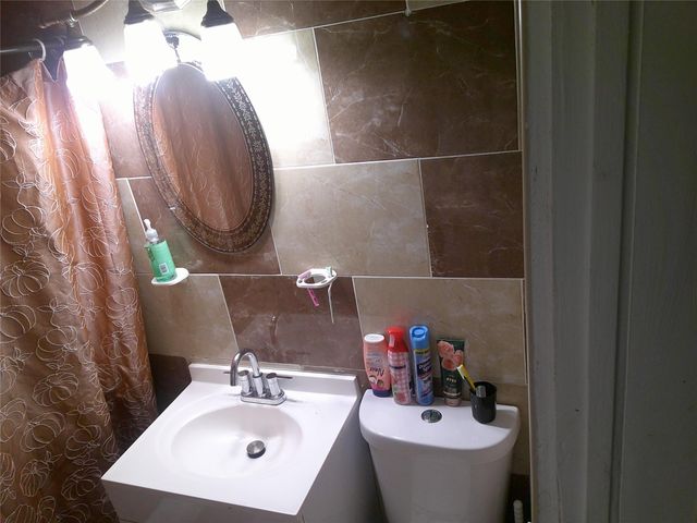 670 NW 194th Ter, Miami, FL 33169