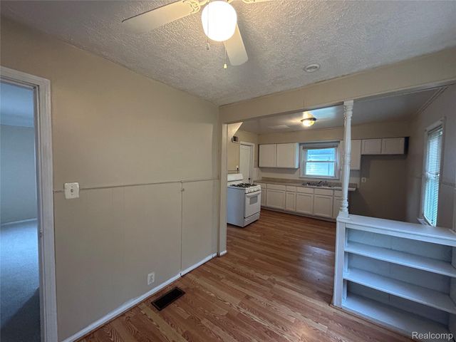6160 McGuire Street, Taylor, MI 48180