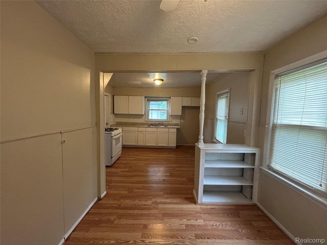 6160 McGuire Street, Taylor, MI 48180