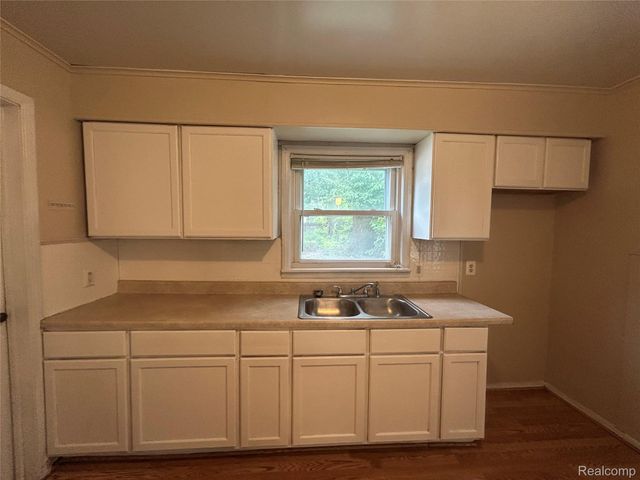 6160 McGuire Street, Taylor, MI 48180