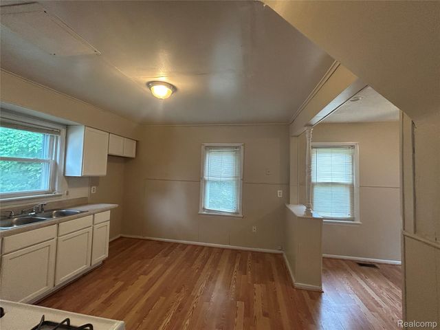 6160 McGuire Street, Taylor, MI 48180