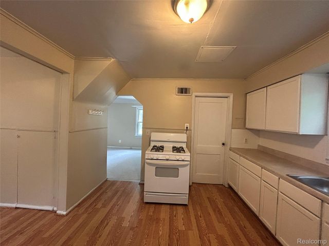 6160 McGuire Street, Taylor, MI 48180