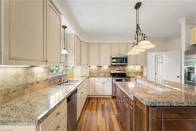 7706 Holly Field Road, Clemmons, NC 27012