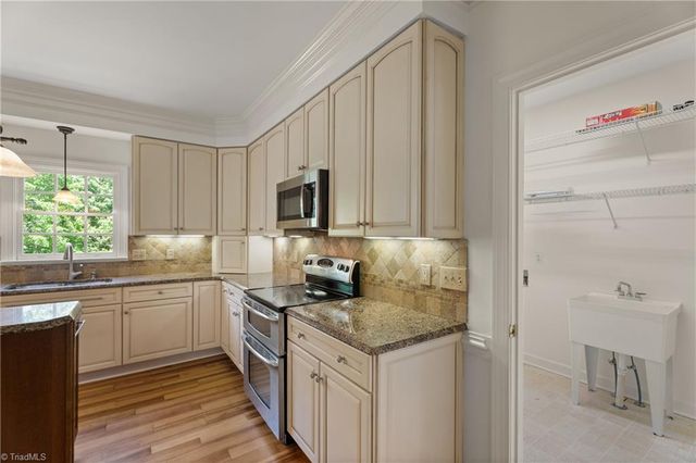 7706 Holly Field Road, Clemmons, NC 27012