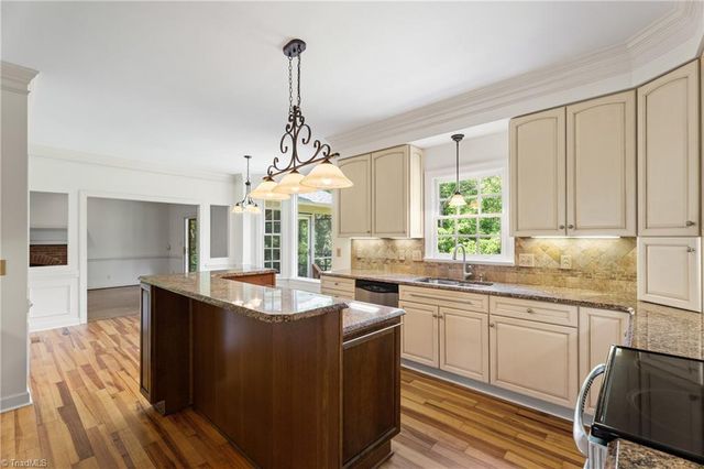 7706 Holly Field Road, Clemmons, NC 27012