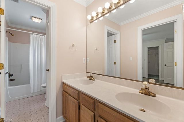 7706 Holly Field Road, Clemmons, NC 27012