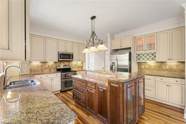 7706 Holly Field Road, Clemmons, NC 27012