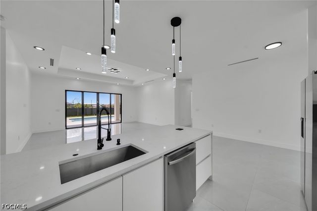 818 NE 10th ST, Cape Coral, FL 33909