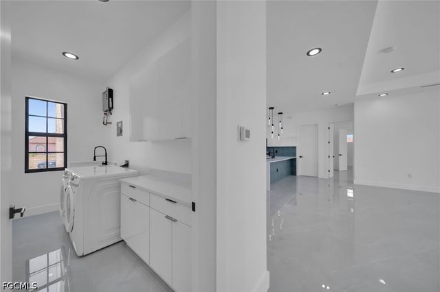 818 NE 10th ST, Cape Coral, FL 33909