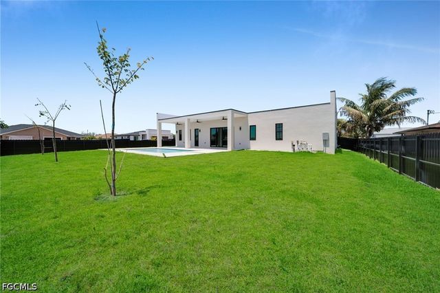 818 NE 10th ST, Cape Coral, FL 33909