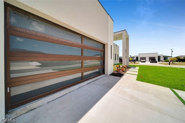 818 NE 10th ST, Cape Coral, FL 33909