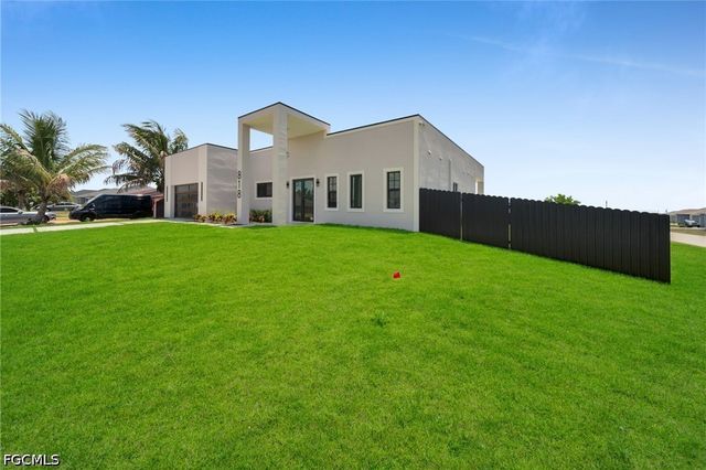 818 NE 10th ST, Cape Coral, FL 33909
