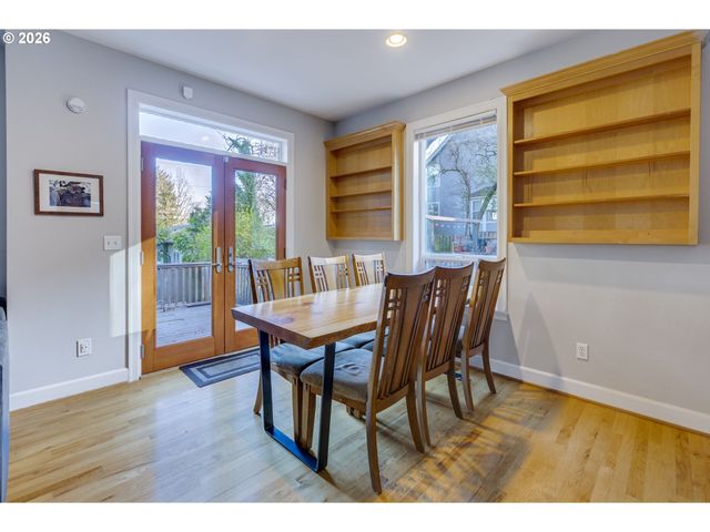 6014 S VIEW POINT Ter, Portland, OR 97239