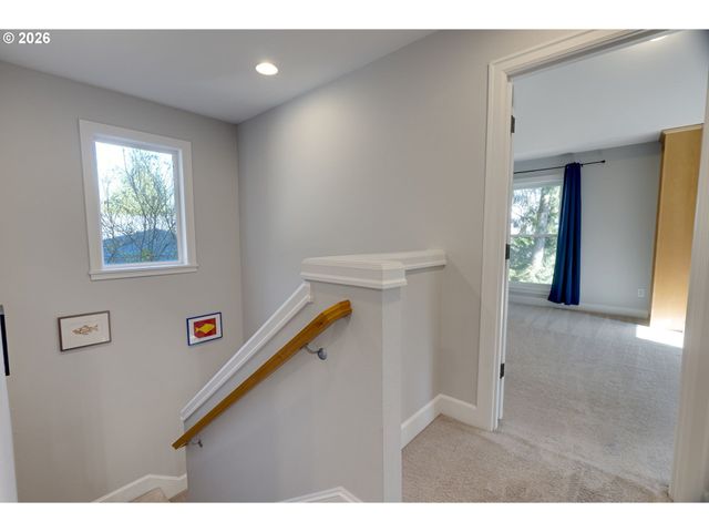 6014 S VIEW POINT Ter, Portland, OR 97239