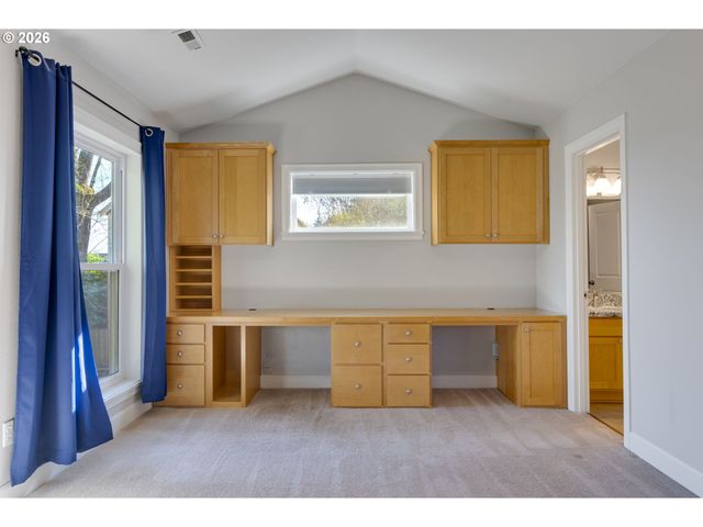 6014 S VIEW POINT Ter, Portland, OR 97239