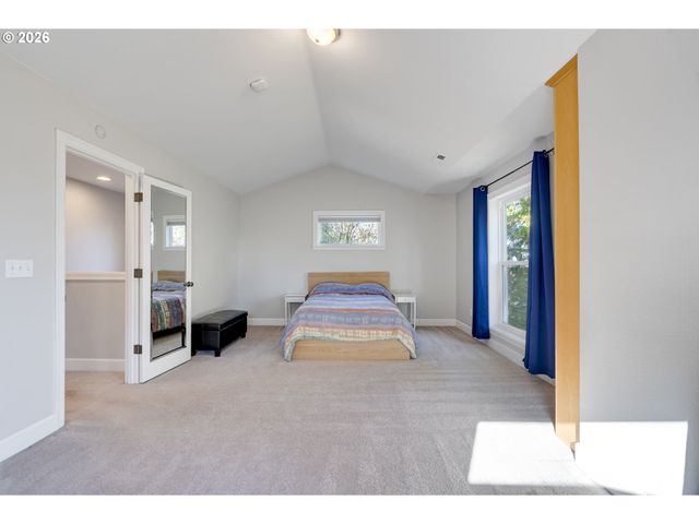 6014 S VIEW POINT Ter, Portland, OR 97239