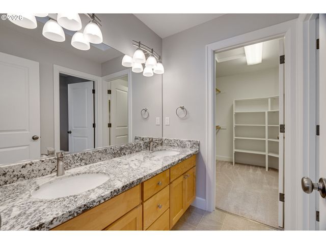 6014 S VIEW POINT Ter, Portland, OR 97239