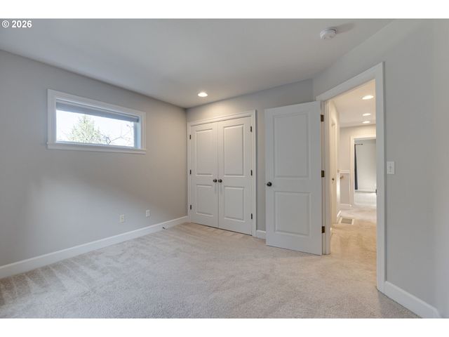6014 S VIEW POINT Ter, Portland, OR 97239