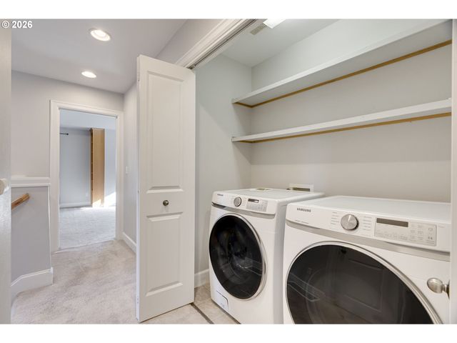 6014 S VIEW POINT Ter, Portland, OR 97239