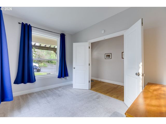 6014 S VIEW POINT Ter, Portland, OR 97239