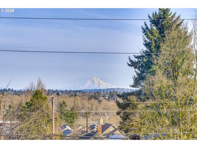 6014 S VIEW POINT Ter, Portland, OR 97239