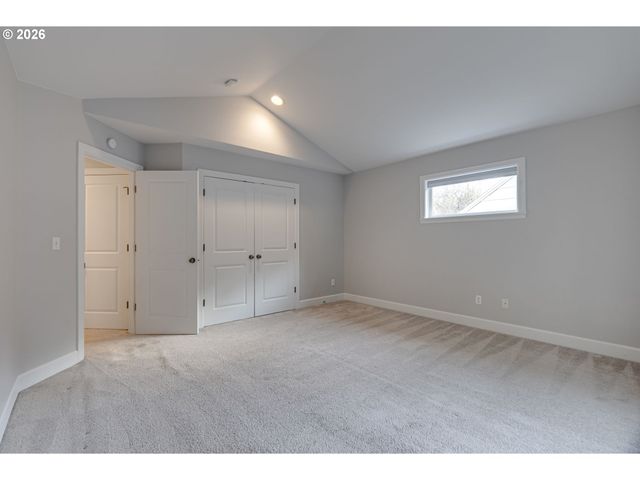 6014 S VIEW POINT Ter, Portland, OR 97239