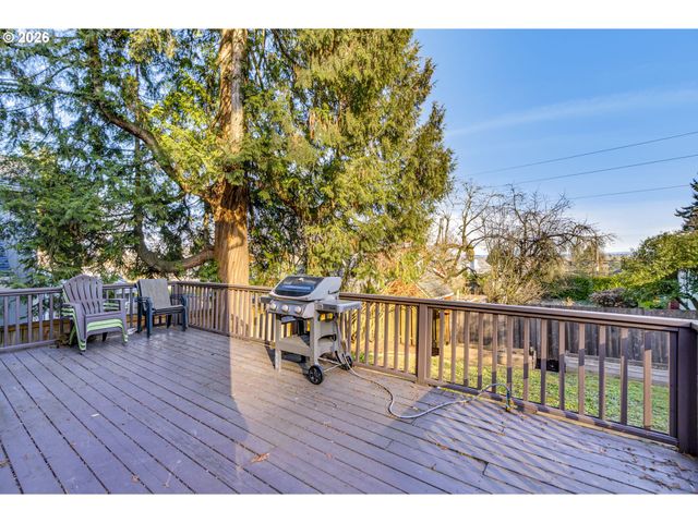 6014 S VIEW POINT Ter, Portland, OR 97239