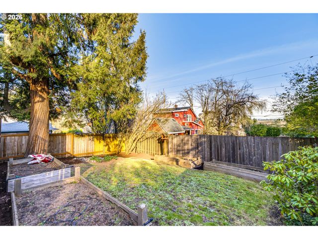 6014 S VIEW POINT Ter, Portland, OR 97239
