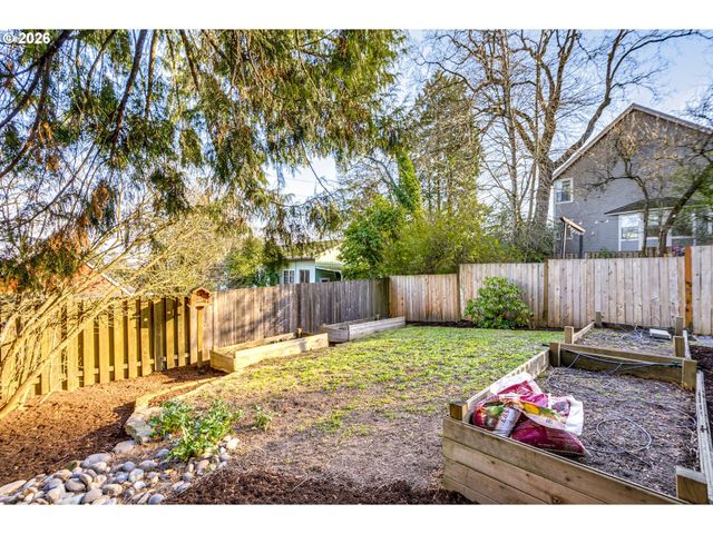 6014 S VIEW POINT Ter, Portland, OR 97239