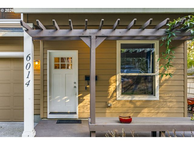 6014 S VIEW POINT Ter, Portland, OR 97239