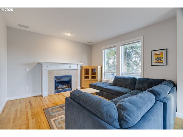6014 S VIEW POINT Ter, Portland, OR 97239