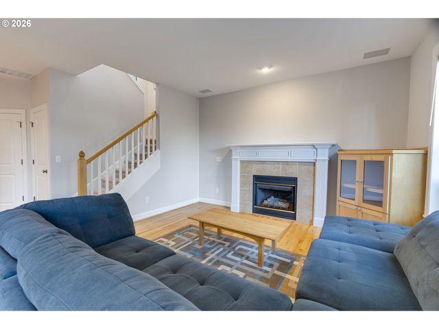 6014 S VIEW POINT Ter, Portland, OR 97239