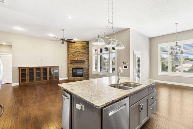 1362 E Siler Parkway, Springfield, MO 65804