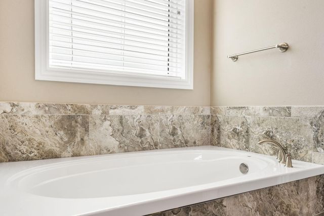 1362 E Siler Parkway, Springfield, MO 65804