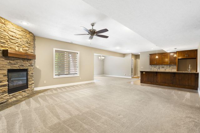 1362 E Siler Parkway, Springfield, MO 65804