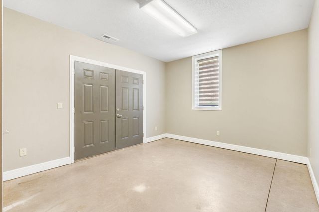 1362 E Siler Parkway, Springfield, MO 65804