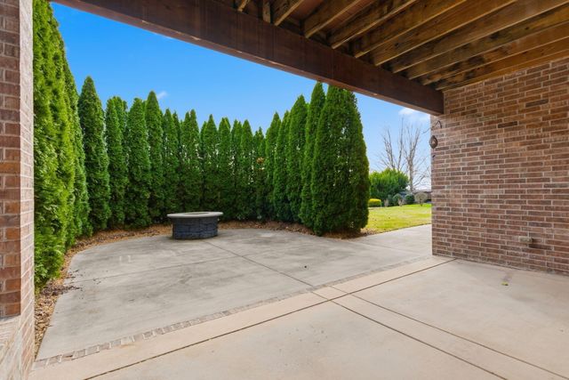 1362 E Siler Parkway, Springfield, MO 65804