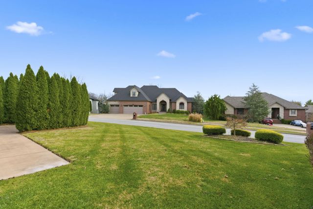 1362 E Siler Parkway, Springfield, MO 65804