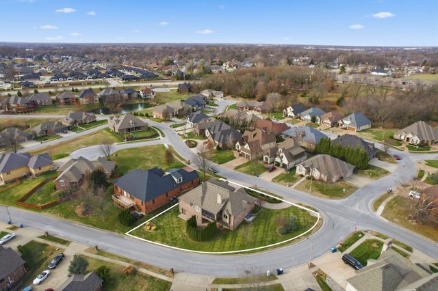 1362 E Siler Parkway, Springfield, MO 65804