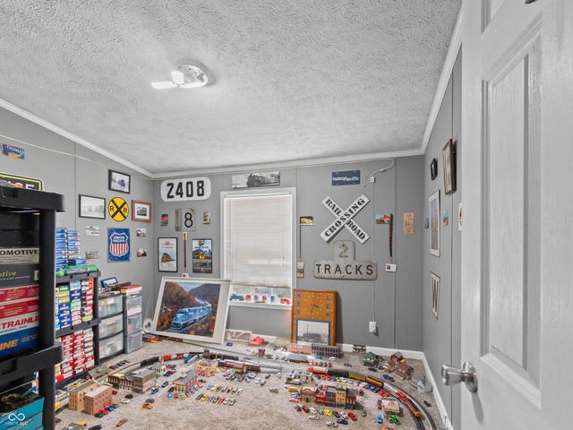 928 S Broadway Street, Pendleton, IN 46064