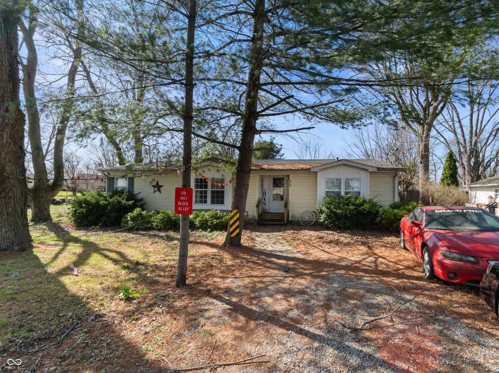 928 S Broadway Street, Pendleton, IN 46064