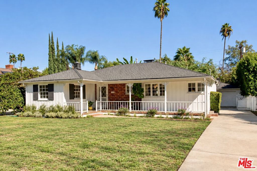 5426 Radford Avenue, Valley Village, CA 91607 — photo 2