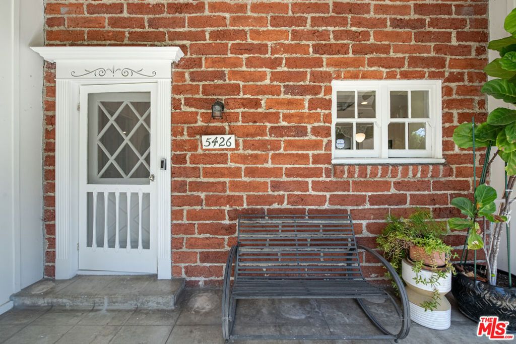 5426 Radford Avenue, Valley Village, CA 91607 — photo 3