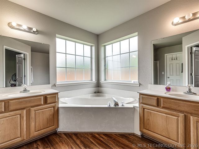 11226 S 274th East Avenue, Coweta, OK 74429