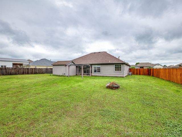 11226 S 274th East Avenue, Coweta, OK 74429