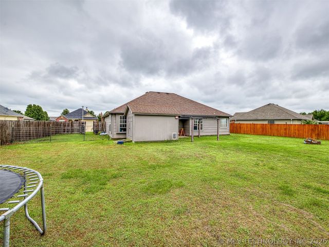 11226 S 274th East Avenue, Coweta, OK 74429